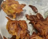 प्याज के पकौडे (Pyaz ke pakode recipe in hindi) रेसिपी चरण 5 फोटो