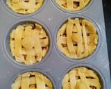 A picture of step 5 of Apple pie muffins.