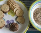 Foto del paso 4 de la receta: Alfajor con galletas y tapas