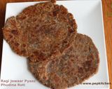 A picture of step 5 of Ragi Jowar Pyaz Pudina Ki Roti.