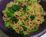 Foto langkah ke 5 dari resep Mie goreng bumbu iris.