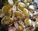 Foto del paso 3 de la receta: Lubina con salsa de almejas