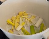 A picture of step 1 of Chicken congee.