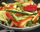 Foto del paso 2 de la receta: Verduras sabrosas al wok light