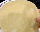 Hình bước làm 1 của món “Pizza lười” với đế bánh tortilla