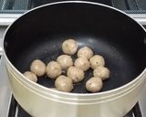 A picture of step 2 of Chicken Meat Balls Soup.