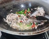 Foto langkah ke 2 dari resep Oseng Daun Pepaya Jepang Pindang Tongkol.