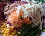 صورة لخطوة 2 من وصفة سلطة التونة والخضار الطازجة 🥗💜🥗