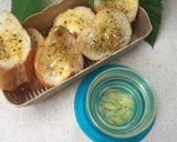 Hình bước làm 3 của món Bánh mì bơ tỏi