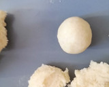 Foto del paso 2 de la receta: Trufas de coco y almendra Navidad (Raffaello)