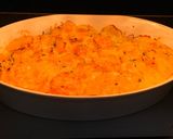 Une image de l'étape 2 de Gratin de pommes de terre, saumon fumé et ciboulette.