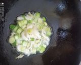 ग्रीन कांदा व करंदी फ्राय (green onion karandi fry recipe in marathi) रेसिपी स्टेप 2 फोटो 