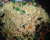 Foto langkah ke 6 dari resep Mie Goreng Instant.