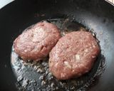 Foto langkah ke 2 dari resep Bekal Praktis Beef Patty Burger Teriyaki #MaMaKei.