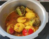 A picture of step 4 of Kathiyavadi Bharva aloo baingan.