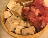 รูปขั้นตอนการทำที่ 1 ของ ฟูซิลลี่ผัดกะเพราหมูสับ หมูยอ เต้าหู้ไข่