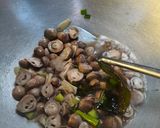 Foto langkah ke 2 dari resep Tumis Jamur Merang.