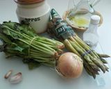 Foto del paso 1 de la receta Arroz con espárragos trigueros y espinacas