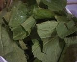 Foto langkah ke 1 dari resep Sop sawi hijau dan sosis.