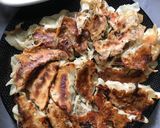 Foto langkah ke 7 dari resep Gyoza (Fried Dumplings).