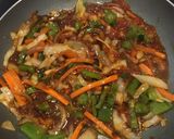 चिकन शेज़वान नूड्लस (Chicken Shezwan Noodles recipe in marathi) रेसिपी स्टेप 3 फोटो 