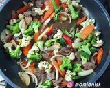 Foto langkah ke 9 dari resep Brokoli mix Tumis Daging Sapi.
