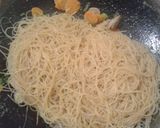 Foto langkah ke 6 dari resep (542) Bihun Goreng Bakso Sosis.