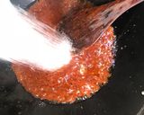 A picture of step 4 of Sambal udang petai (spicy chili gravy with prawn and stink bean).