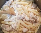 Hình bước làm 3 của món Chicken Alfredo Penne - Nui Ý Sốt Kem