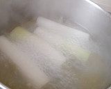 Foto del paso 1 de la receta: Puerros confitados con almejas