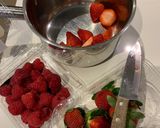 Foto langkah ke 5 dari resep Strawberry Panacotta Merah~Putih 🇮🇩🇮🇩.
