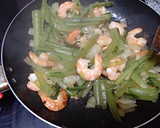 Foto del paso 7 de la receta: Salteado de Borraja con gambas