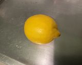 Une image de l'étape 1 de Gâteau moelleux aux pommes, citron et mascarpone.