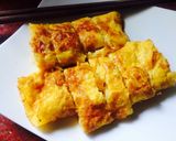 Hình bước làm 4 của món Trứng cuộn hành tây