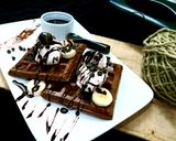 A picture of step 4 of Chocolate waffles with icecream.