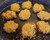 Foto del paso 5 de la receta: Hamburguesas de zucchinis, zanahorias y boniato al horno