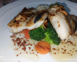Foto del paso 4 de la receta: Merluza a la plancha con verduritas al vapor y vinagreta envejecida de ajos confitados