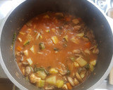 Foto del paso 5 de la receta: Pollo con verduras en jitomate