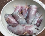 Foto langkah ke 1 dari resep Cumi Hitam Pedas.
