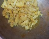 A picture of step 9 of Cauliflower dry veg 😋.