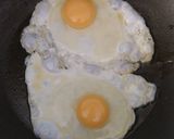 A picture of step 2 of Fried eggs.
