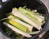 Une image de l'étape 3 de Feuilletés chèvre poireaux, salade de jeunes pousses.
