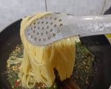 Foto langkah ke 7 dari resep Spaghetti aglio olio versi sawit.