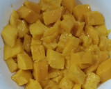 Foto del paso 1 de la receta: Pescado con salsa de mango chipotle y espinacas