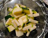 Foto del paso 1 de la receta Empanadillas de atún y de calabacín con queso de cabra