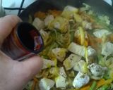 Foto del paso 5 de la receta: Cuadraditos de pollo con verduras y calabacín