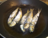 Foto del paso 1 de la receta: Sardinas con tomate