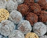 عکس مرحله 4 از دستور توپک خرمایی (شکلاتی، کنجدی، نارگیلی)