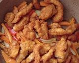Foto langkah ke 3 dari resep Tumis ayam tepung.