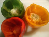 Pimientos tricolor rellenos de atún y verduras sin horno